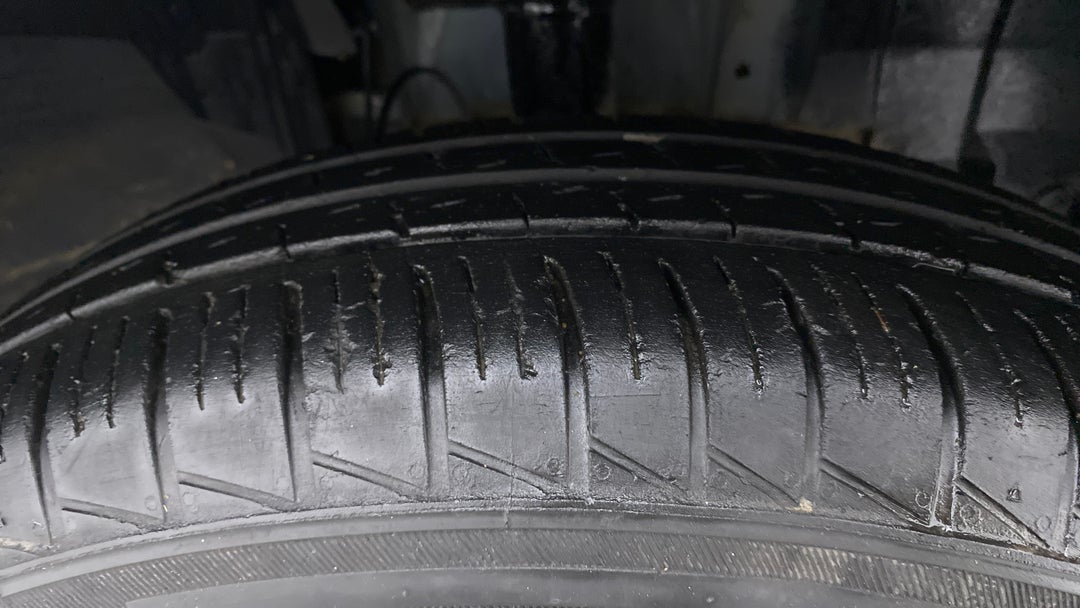 Right Front Tyre Tread