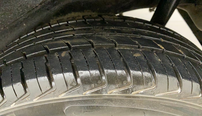 2011 Maruti Wagon R 1.0 VXI, Petrol, Manual, 43,437 km, Left Rear Tyre Tread