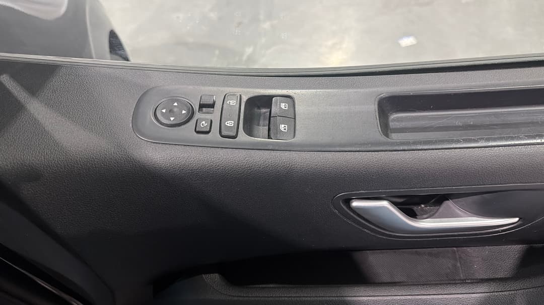 2022 Hyundai Staria Staria, Automatic, 75871 km, Drivers Side Door Panel Controls