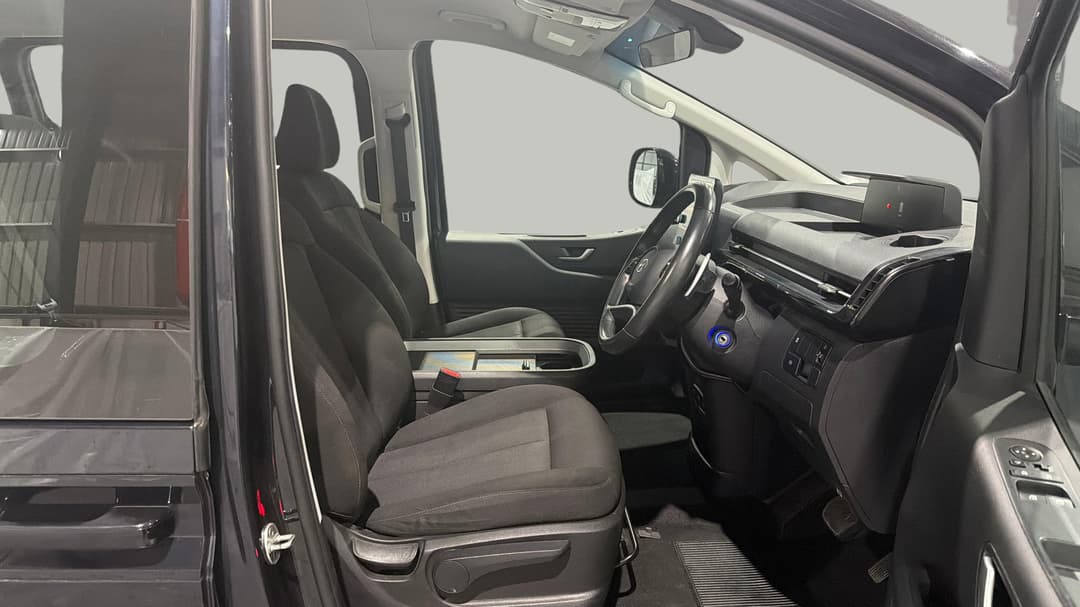 2022 Hyundai Staria Staria, Automatic, 75871 km, Right Side Front Door Cabin View