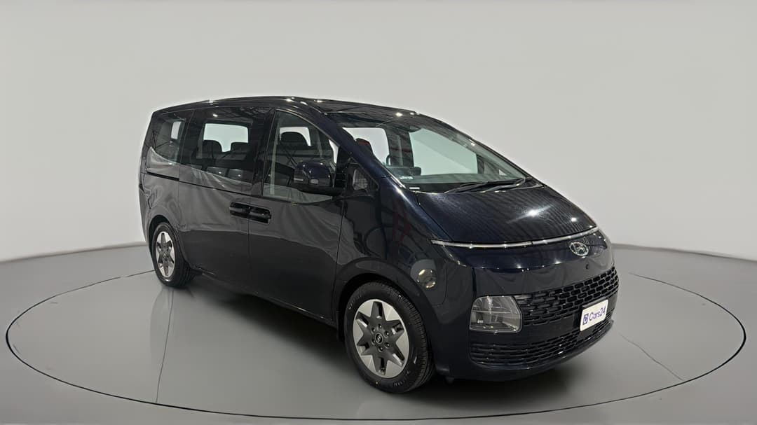 2022 Hyundai Staria Staria, Automatic, 75871 km, Right Front Diagonal (45- Degree) View