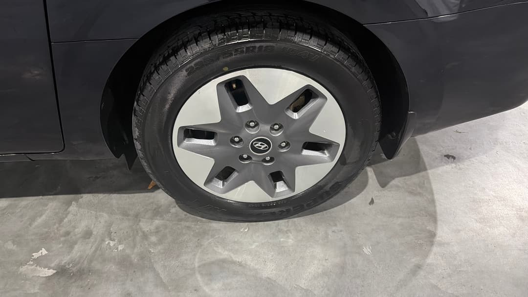 2022 Hyundai Staria Staria, Automatic, 75871 km, Left Rear Wheel