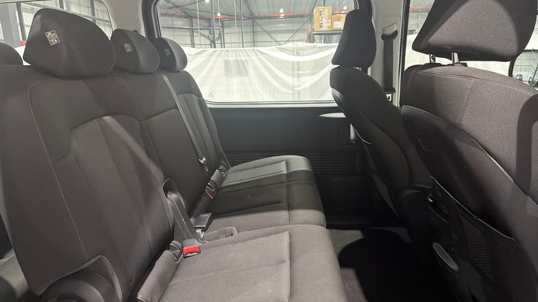 2022 Hyundai Staria Staria, Automatic, 75871 km, Right Side Rear Door Cabin View
