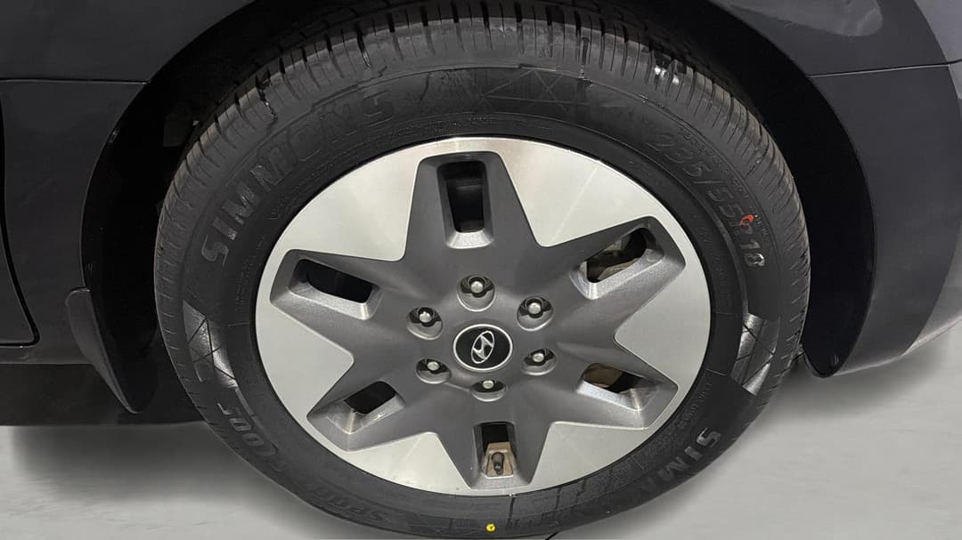 2022 Hyundai Staria Staria, Automatic, 75871 km, Right Front Wheel
