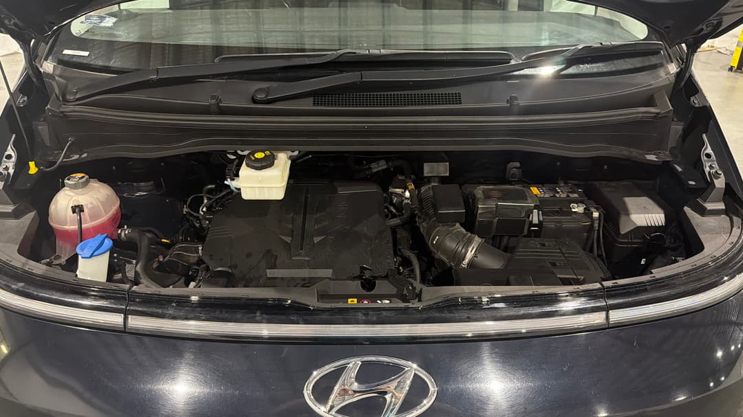 2022 Hyundai Staria Staria, Automatic, 75871 km, Open Bonnet (Engine)
