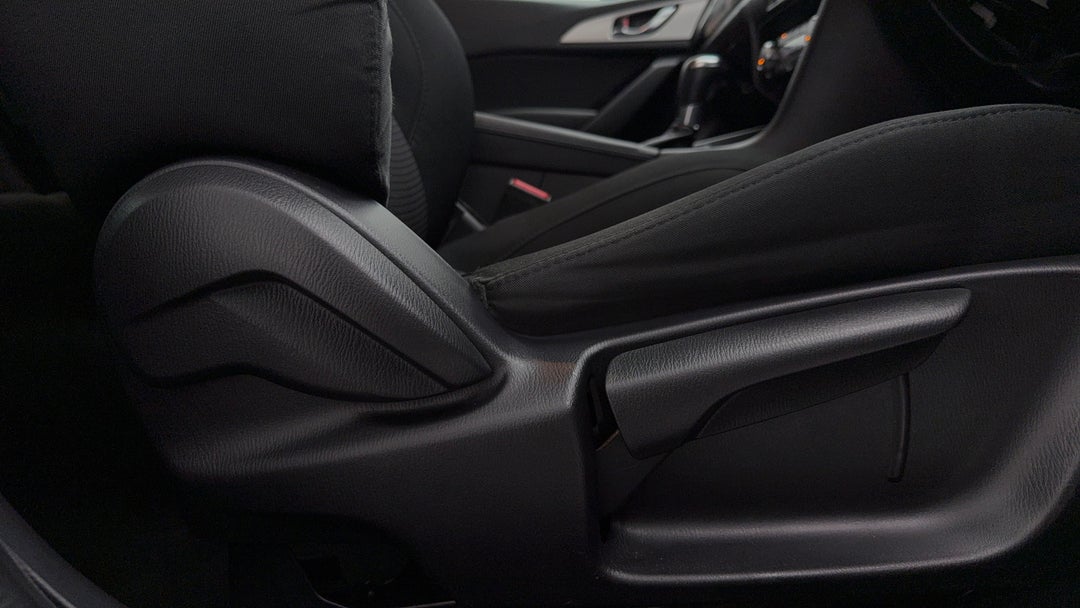 2018 Mazda 3 Maxx Sport, Automatic, 55915 km, Drivers Side Adjustment Panel