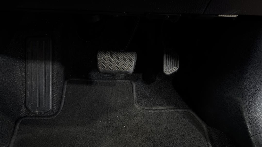 2017 Toyota RAV4 Gxl (2WD), Automatic, 139803 km, Pedals and Footmat