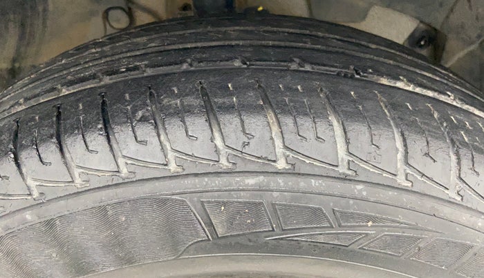 2016 Renault Duster RXL PETROL 104, Petrol, Manual, 45,641 km, Right Front Tyre Tread