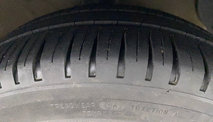 2017 Hyundai Xcent SX 1.2, Petrol, Manual, 92,097 km, Right Front Tyre Tread