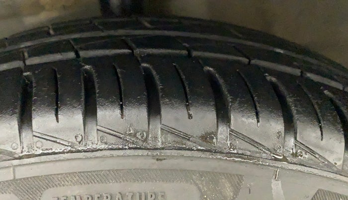 2016 Hyundai Grand i10 SPORTZ 1.2 KAPPA VTVT, Petrol, Manual, 40,032 km, Left Front Tyre Tread
