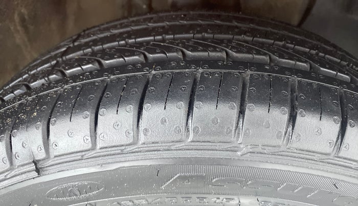2018 Hyundai Elite i20 ASTA 1.2 (O), Petrol, Manual, 39,653 km, Right Front Tyre Tread