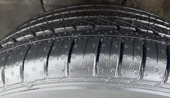 2018 Hyundai Elite i20 ASTA 1.2 (O), Petrol, Manual, 39,653 km, Left Front Tyre Tread