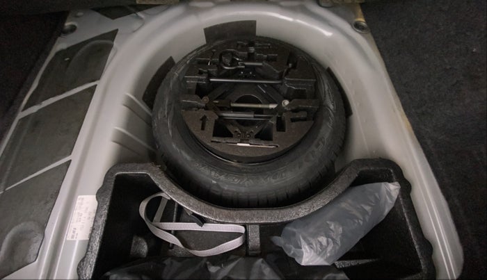 2015 Volkswagen Vento HIGHLINE PETROL, Petrol, Manual, 74,254 km, Spare Tyre