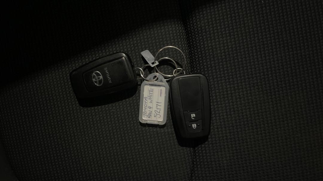 2024 Toyota RAV4 Gx (2WD) Hybr Full Size Spare, Automatic, 50775 km, Key Close-up