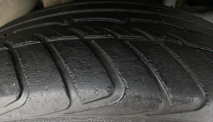 2019 Mahindra MARAZZO M2 8 STR, Diesel, Manual, 59,515 km, Right Front Tyre Tread