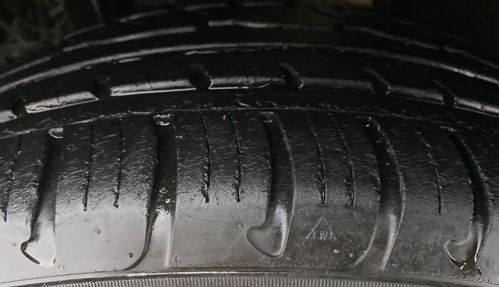 2019 Mahindra MARAZZO M2 8 STR, Diesel, Manual, 59,515 km, Left Front Tyre Tread