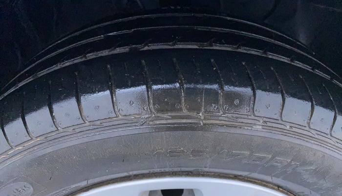 2019 Hyundai Elite i20 1.2 MAGNA PLUS VTVT, Petrol, Manual, 15,401 km, Right Front Tyre Tread