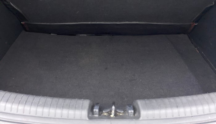 2017 Hyundai Grand i10 SPORTZ (O) AT 1.2 KAPPA VTVT, Petrol, Automatic, 40,570 km, Boot Inside