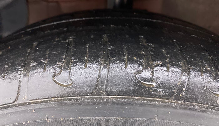 2017 Hyundai Grand i10 SPORTZ (O) AT 1.2 KAPPA VTVT, Petrol, Automatic, 40,570 km, Left Front Tyre Tread