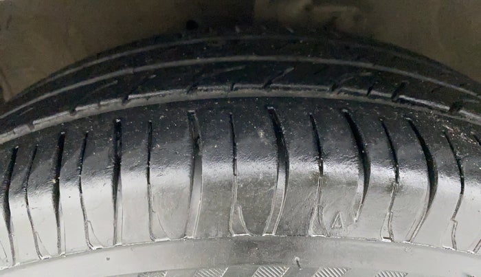 2015 Maruti Celerio VXI AGS, Petrol, Automatic, 66,916 km, Left Front Tyre Tread