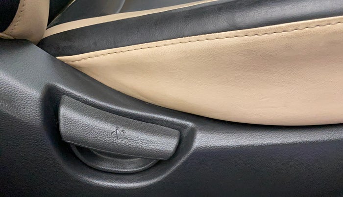 2018 Hyundai Grand i10 SPORTZ 1.2 KAPPA VTVT, Petrol, Manual, 36,284 km, Driver Side Adjustment Panel