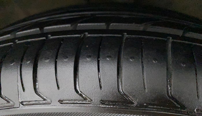 2018 Hyundai Grand i10 SPORTZ 1.2 KAPPA VTVT, Petrol, Manual, 36,284 km, Right Front Tyre Tread
