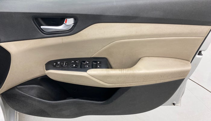 2017 Hyundai Verna 1.6 SX (O) CRDI MT, Diesel, Manual, 1,10,600 km, Driver Side Door Panels Control