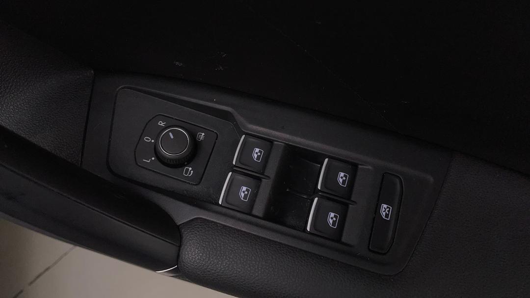 2018 Volkswagen Tiguan 110 Tsi Comfortline, Automatic, 87649 km, Drivers Side Door Panel Controls