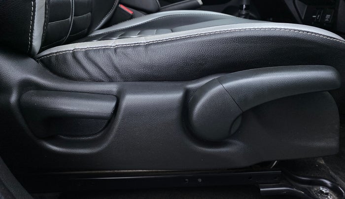 2018 Honda WR-V 1.5 i-DTEC VX MT, Diesel, Manual, 43,900 km, Driver Side Adjustment Panel