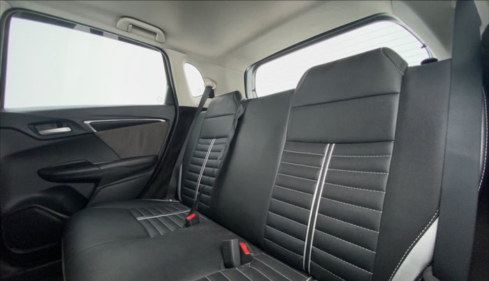 2018 Honda WR-V 1.5 i-DTEC VX MT, Diesel, Manual, 43,900 km, Right Side Rear Door Cabin