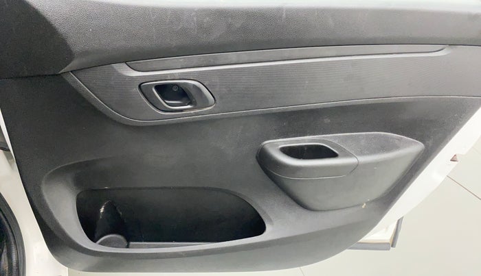 2018 Renault Kwid 1.0 RXT Opt, Petrol, Manual, 81,825 km, Driver Side Door Panels Control