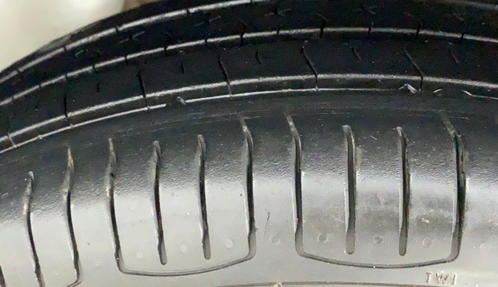 2018 Renault Kwid 1.0 RXT Opt, Petrol, Manual, 81,825 km, Left Rear Tyre Tread