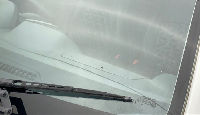 2018 Renault Kwid 1.0 RXT Opt, Petrol, Manual, 81,825 km, Front windshield - Minor spot on windshield