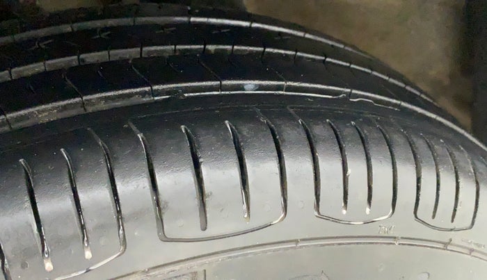 2018 Renault Kwid 1.0 RXT Opt, Petrol, Manual, 81,825 km, Left Front Tyre Tread