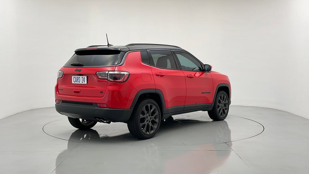 Right Back Diagonal (45- Degree) View