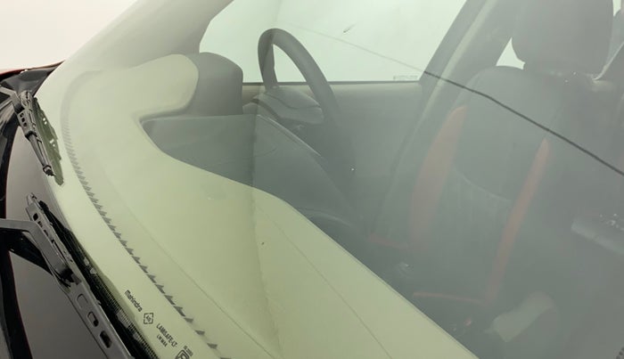 2016 Mahindra TUV300 T6, Diesel, Manual, 67,531 km, Front windshield - Minor spot on windshield