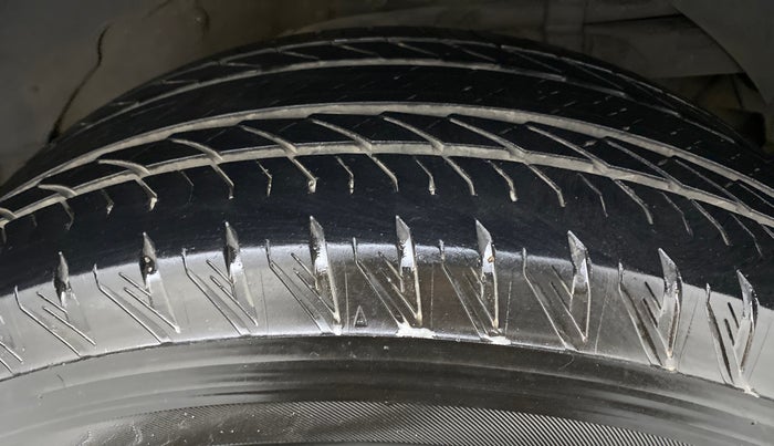2019 Mahindra XUV500 W11 AT, Diesel, Automatic, 84,003 km, Left Rear Tyre Tread