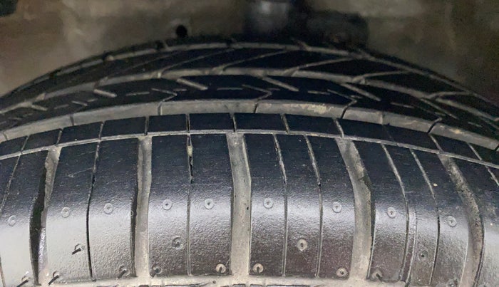 2016 Maruti Celerio VXI d, Petrol, Manual, 17,543 km, Left Front Tyre Tread