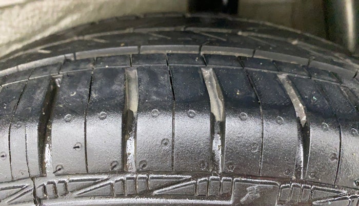 2016 Maruti Celerio VXI d, Petrol, Manual, 17,543 km, Left Rear Tyre Tread