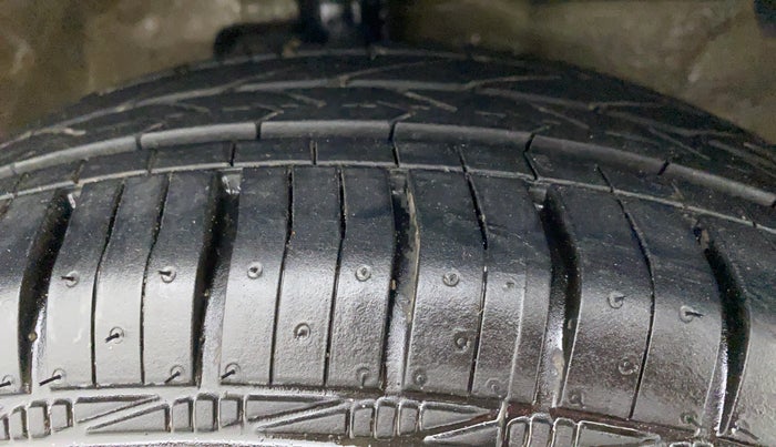 2016 Maruti Celerio VXI d, Petrol, Manual, 17,543 km, Right Front Tyre Tread