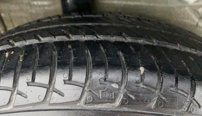 2016 Maruti Celerio VXI d, Petrol, Manual, 17,543 km, Right Rear Tyre Tread