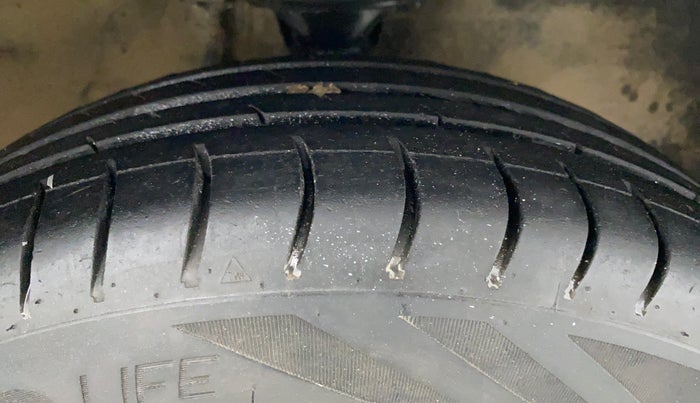 2015 Maruti Alto 800 LXI, Petrol, Manual, 58,395 km, Right Front Tyre Tread