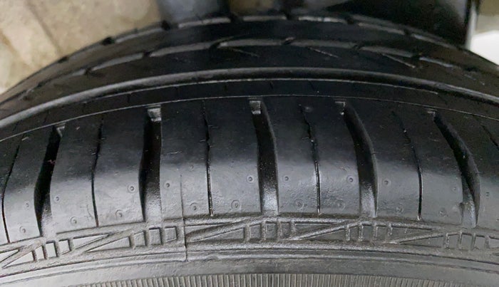 2011 Toyota Etios V, Petrol, Manual, 47,171 km, Left Rear Tyre Tread