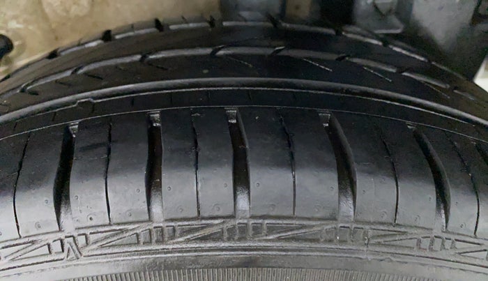 2011 Toyota Etios V, Petrol, Manual, 47,171 km, Left Front Tyre Tread