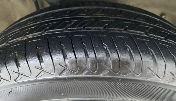 2016 Maruti Alto K10 VXI P, Petrol, Manual, 29,786 km, Right Front Tyre Tread