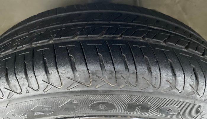 2016 Maruti Alto K10 VXI P, Petrol, Manual, 29,786 km, Left Front Tyre Tread