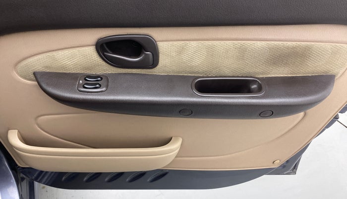 2010 Hyundai Santro Xing GLS, Petrol, Manual, 74,943 km, Driver Side Door Panels Control