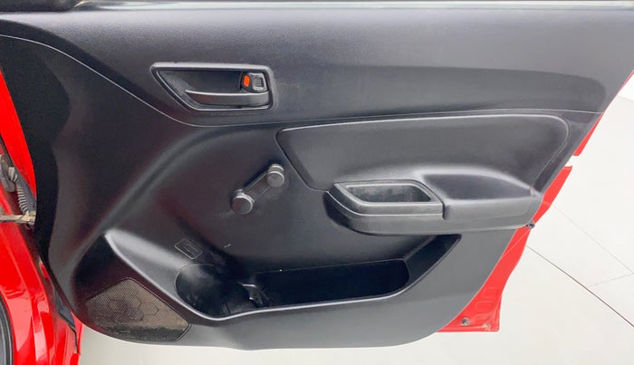 2019 Maruti Swift LXI D, CNG, Manual, 77,236 km, Driver Side Door Panels Control