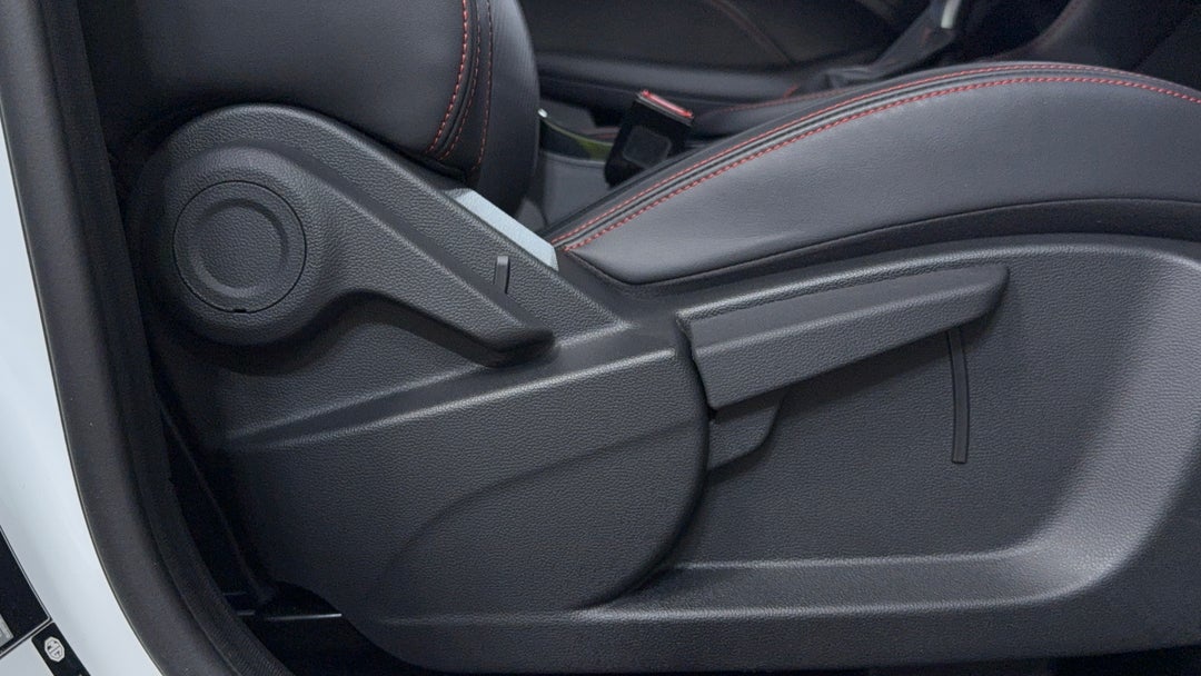 2025 MG Zst Vibe, Automatic, 2366 km, Drivers Side Adjustment Panel