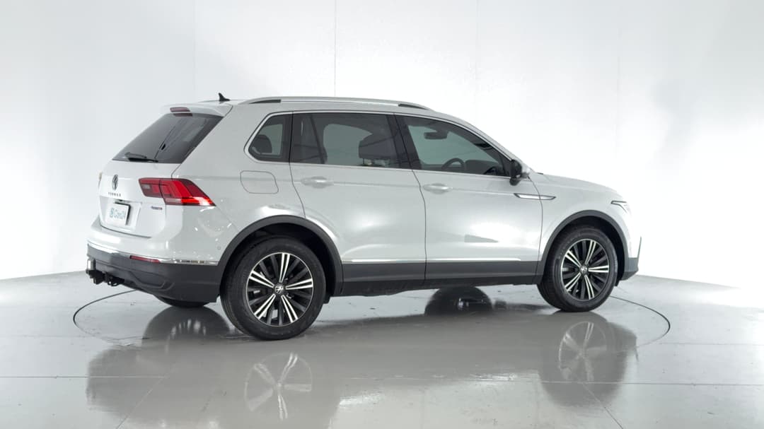 2021 Volkswagen Tiguan 132tsi Life, Automatic, 74183 km, Right Back Diagonal (45- Degree) View